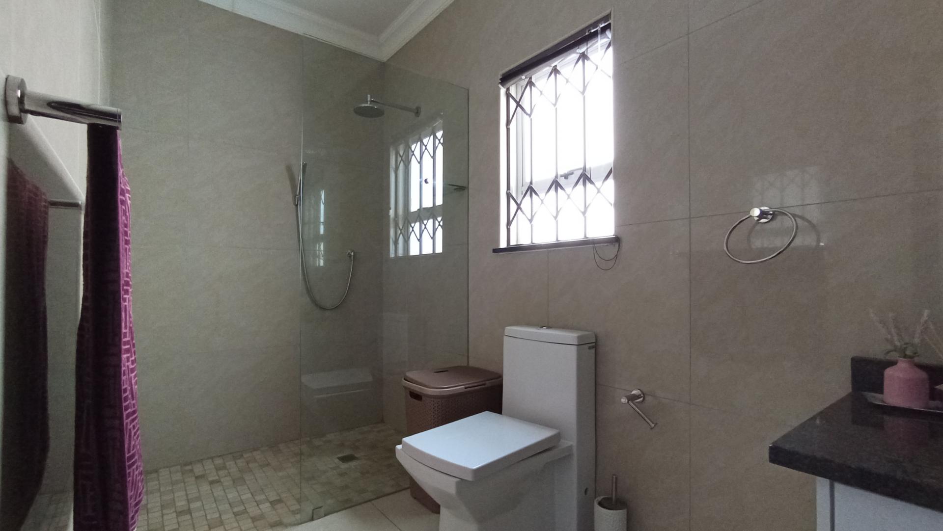 Bathroom 2 - 6 square meters of property in Witkoppen