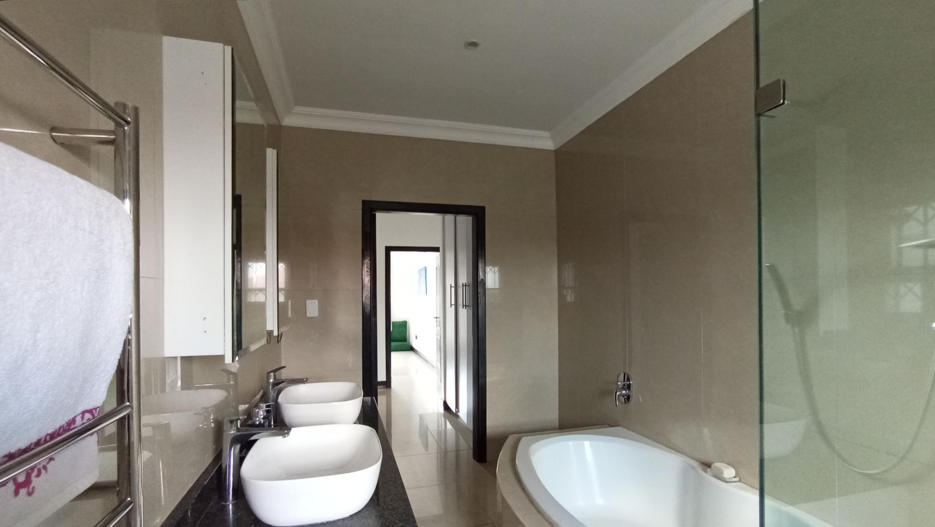 Bathroom 1 - 12 square meters of property in Witkoppen