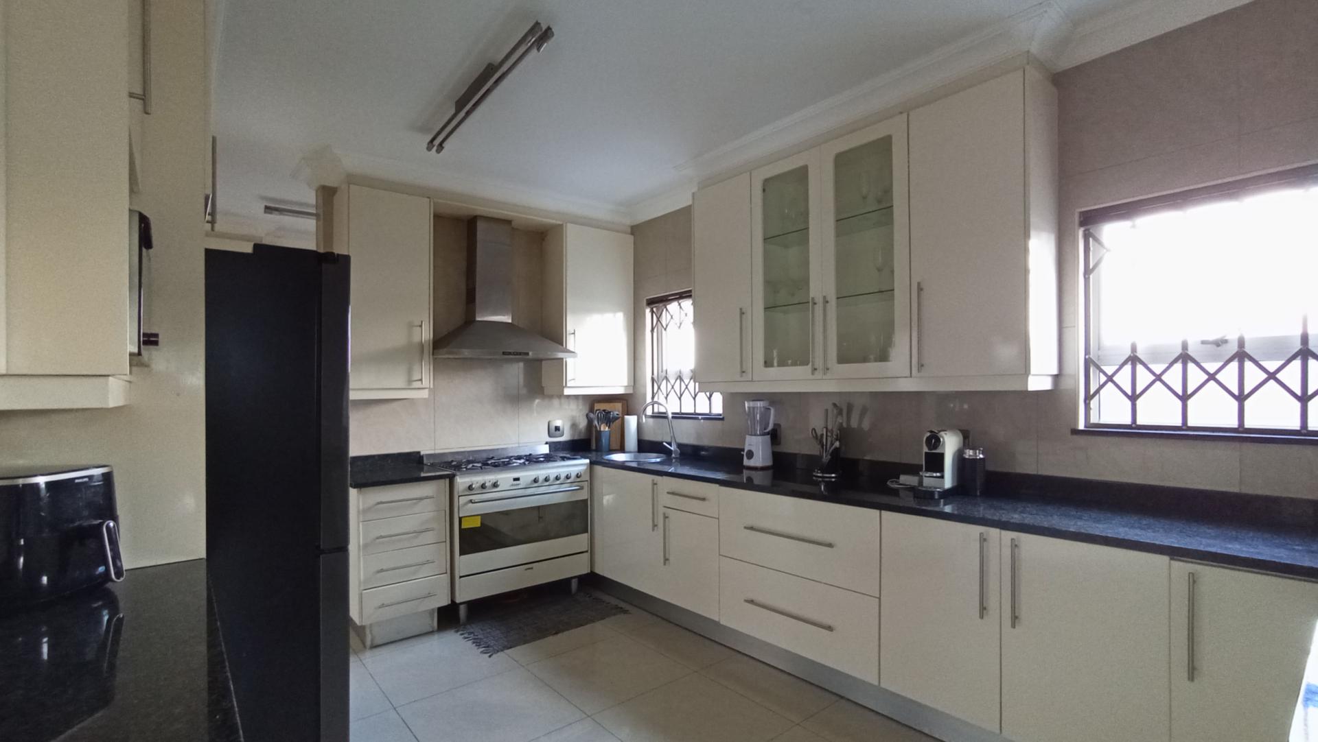Kitchen - 19 square meters of property in Witkoppen