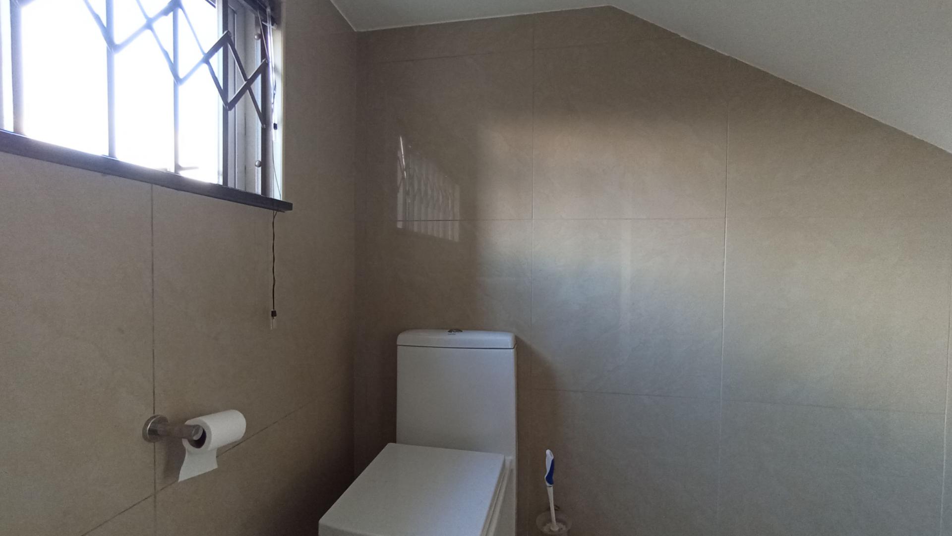 Guest Toilet - 7 square meters of property in Witkoppen