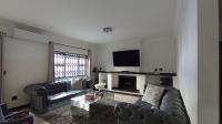 Lounges - 28 square meters of property in Witkoppen