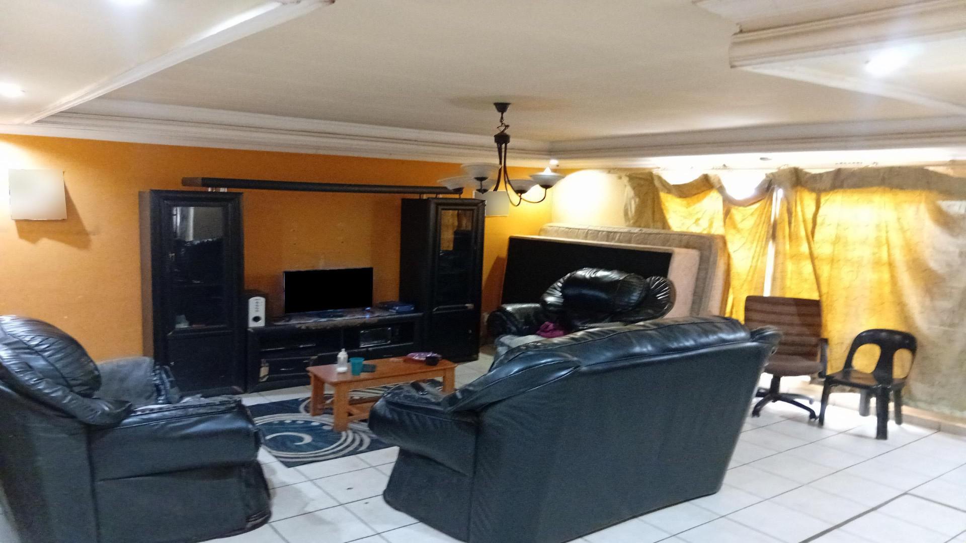 Lounges of property in Roodekop