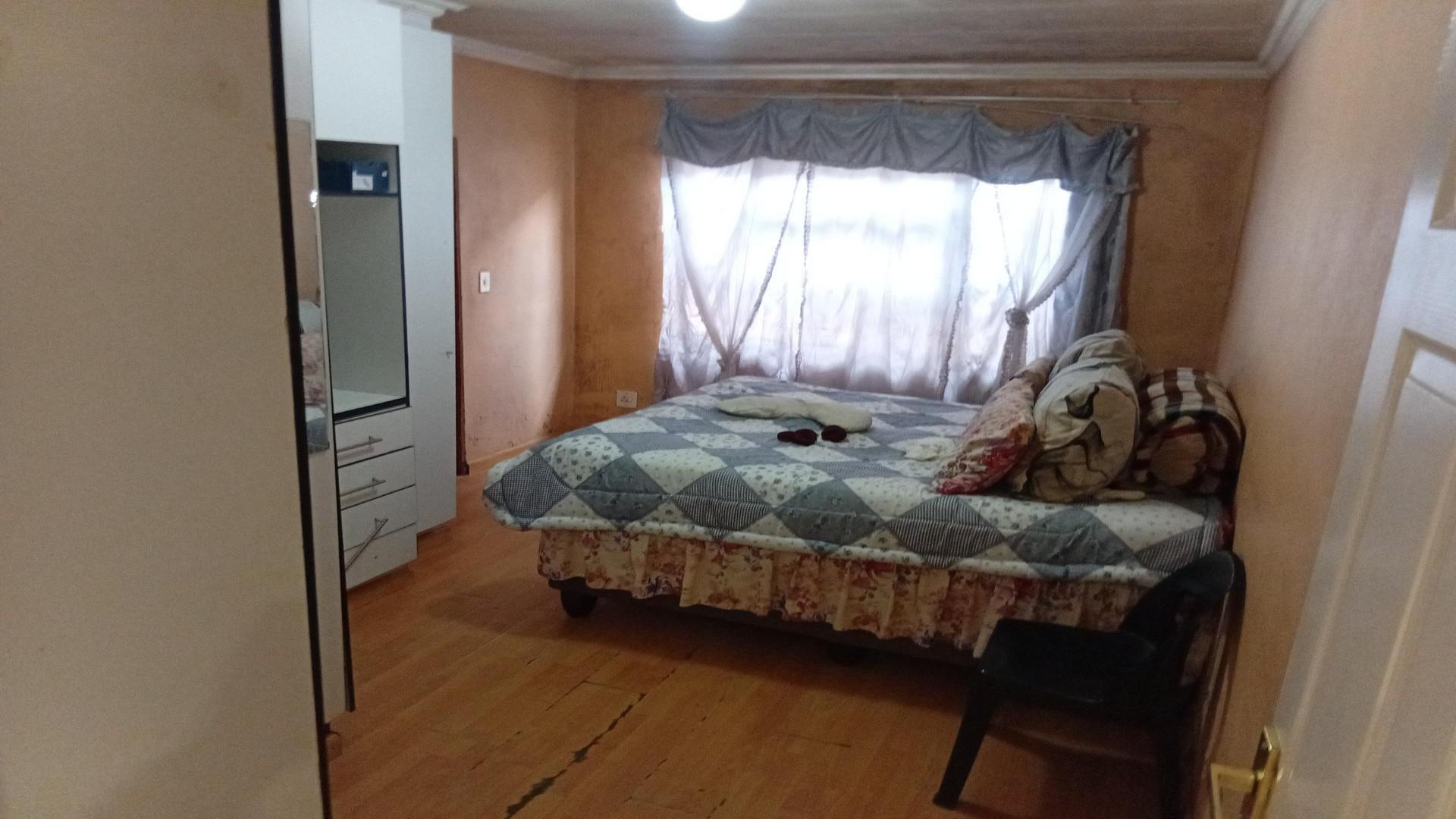 Bed Room 2 of property in Roodekop