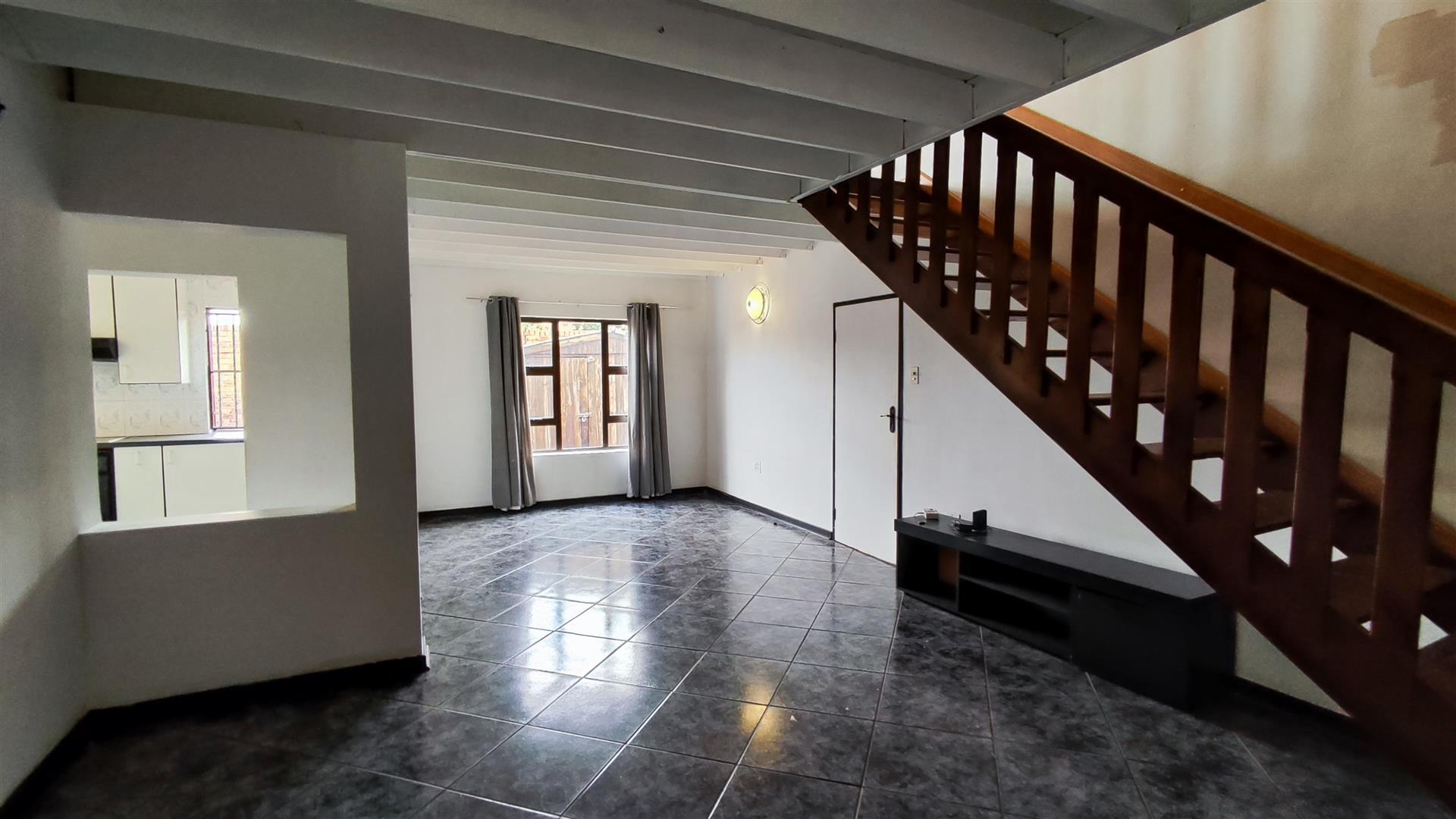 Lounges - 15 square meters of property in Bartlett AH