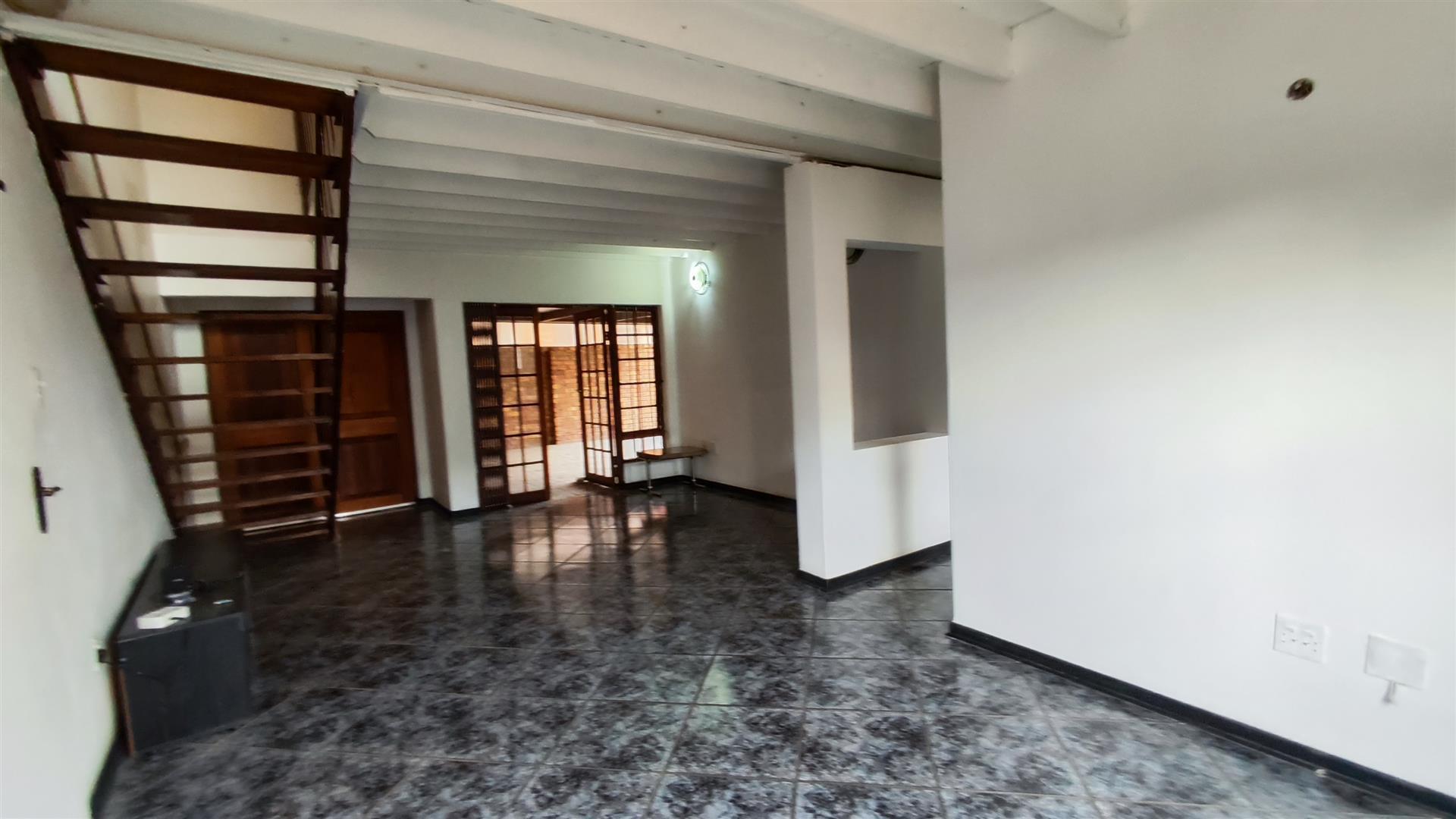 Dining Room - 11 square meters of property in Bartlett AH