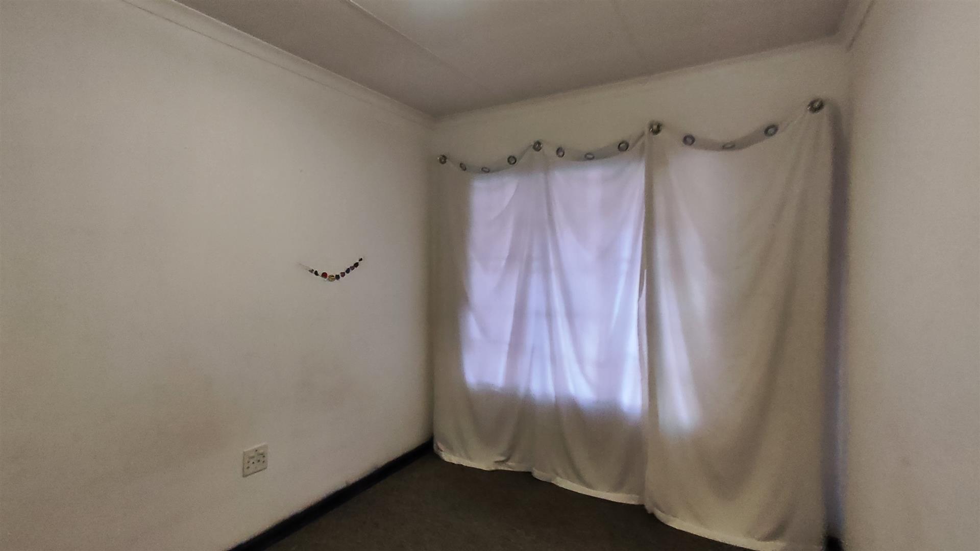 Bed Room 1 - 9 square meters of property in Bartlett AH