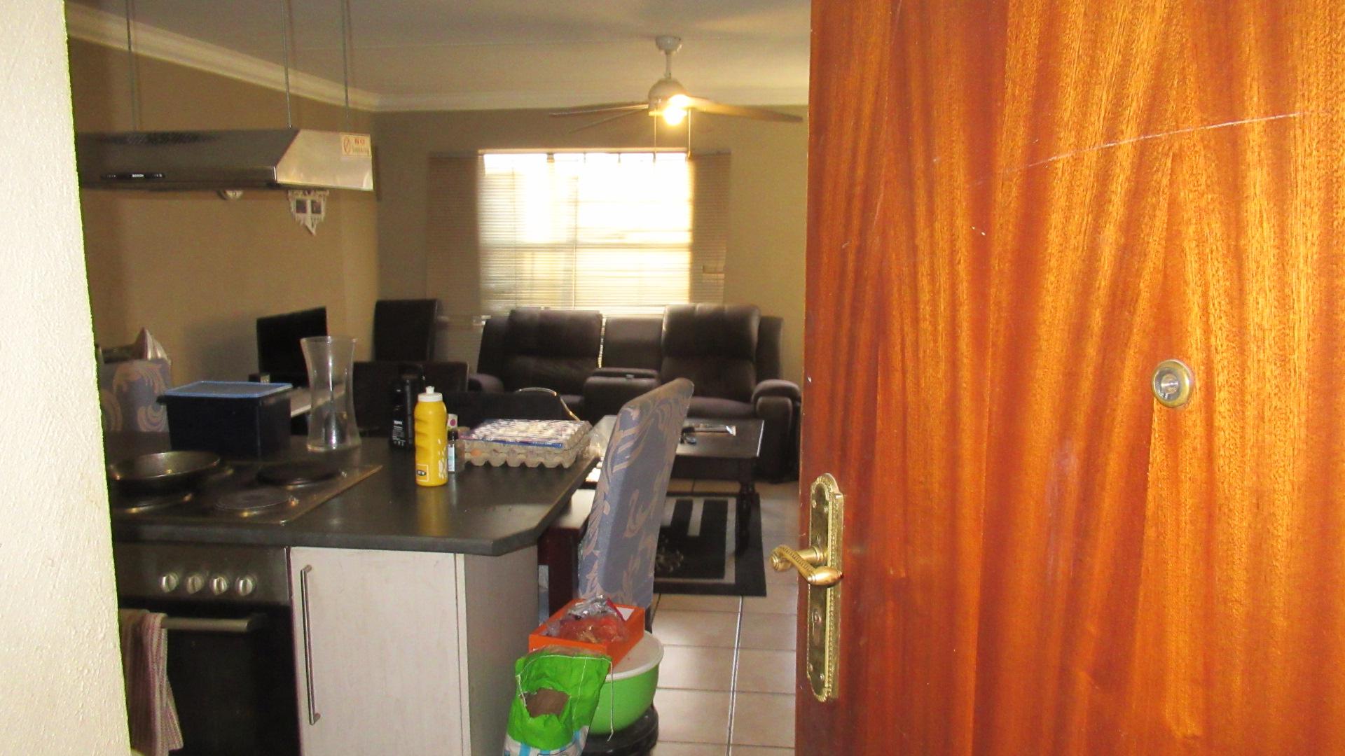 Front View of property in Weltevreden Park