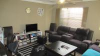 Lounges - 22 square meters of property in Weltevreden Park
