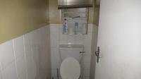 Bathroom 1 - 4 square meters of property in Weltevreden Park