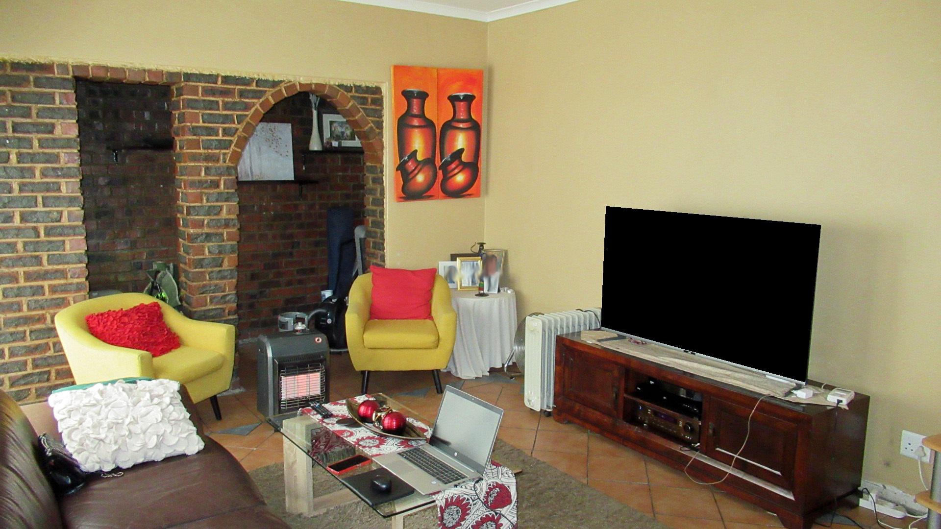 Lounges - 23 square meters of property in Primrose Hill