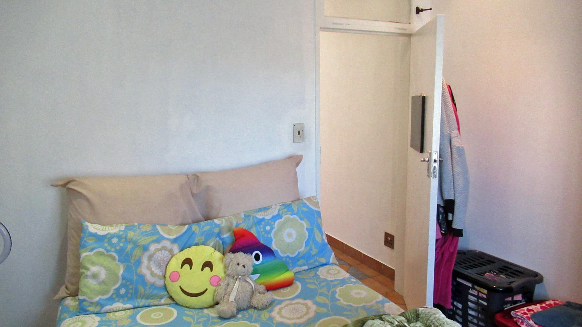 Bed Room 1 - 15 square meters of property in Primrose Hill