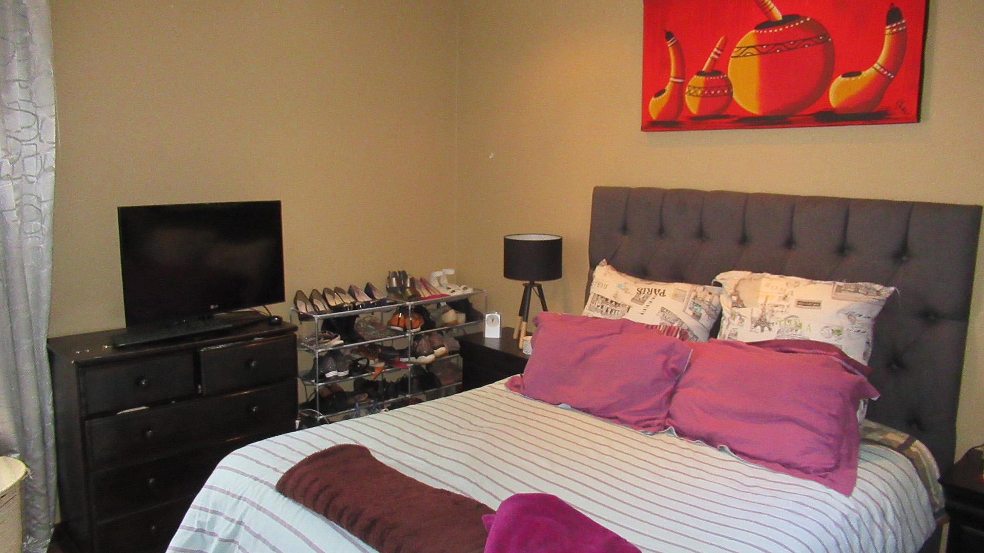 Main Bedroom - 16 square meters of property in Primrose Hill