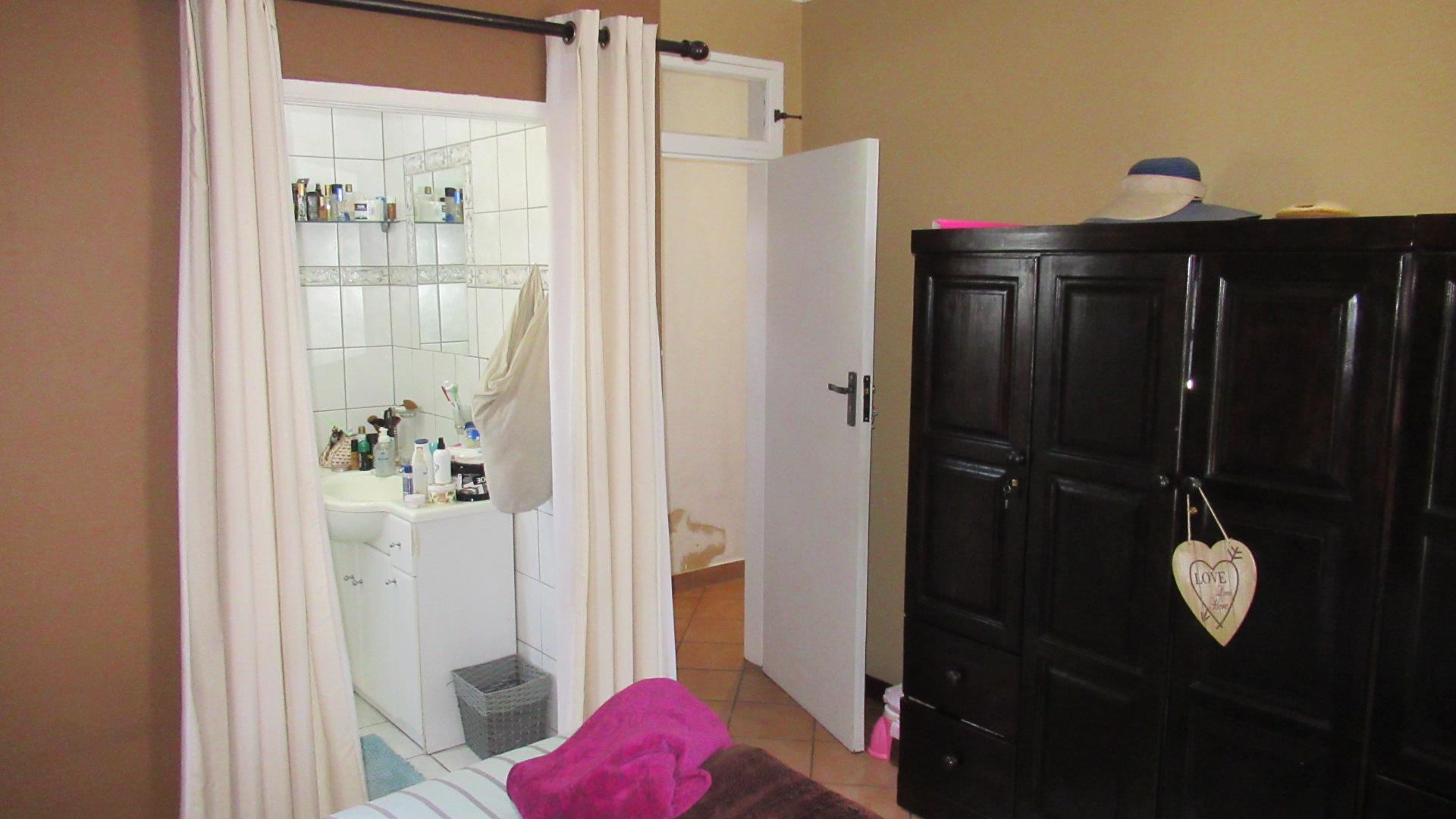 Main Bedroom - 16 square meters of property in Primrose Hill