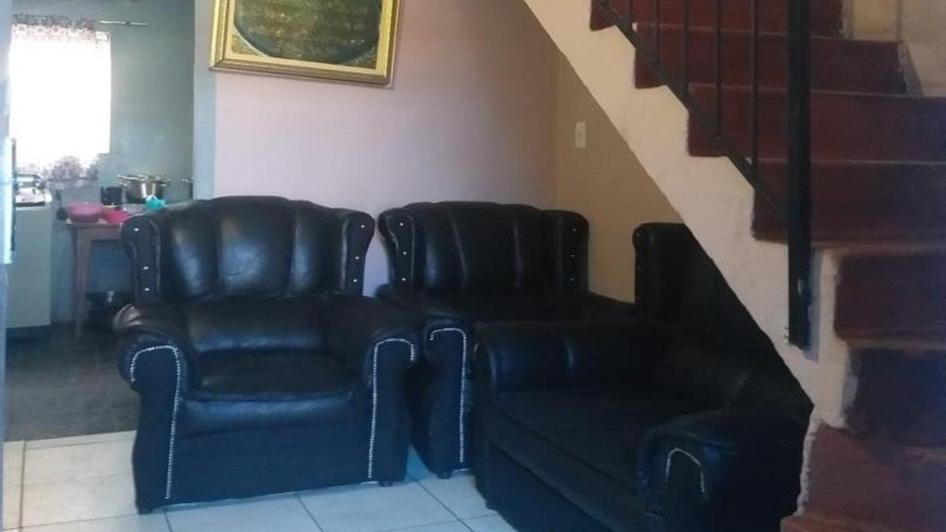 Lounges of property in Woodlands - CPT