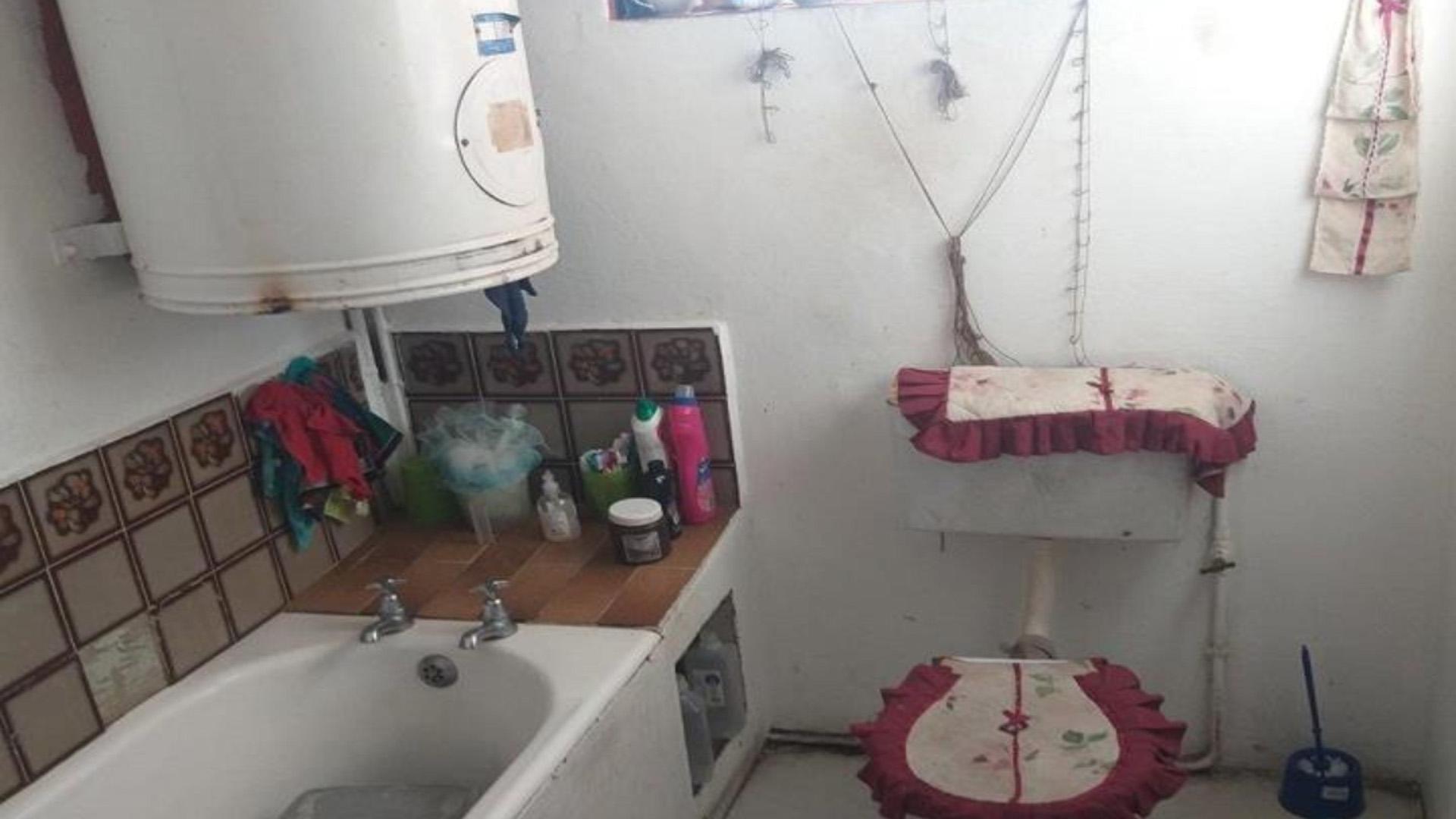 Bathroom 1 of property in Woodlands - CPT