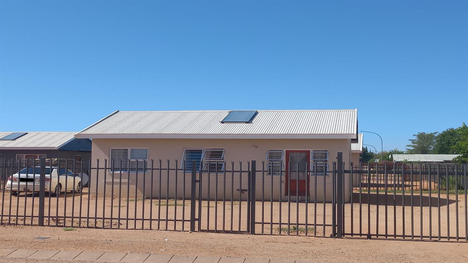 FNB Quick Sell 3 Bedroom House for Sale in Upington - MR5456