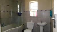 Bathroom 1 - 6 square meters of property in Andeon