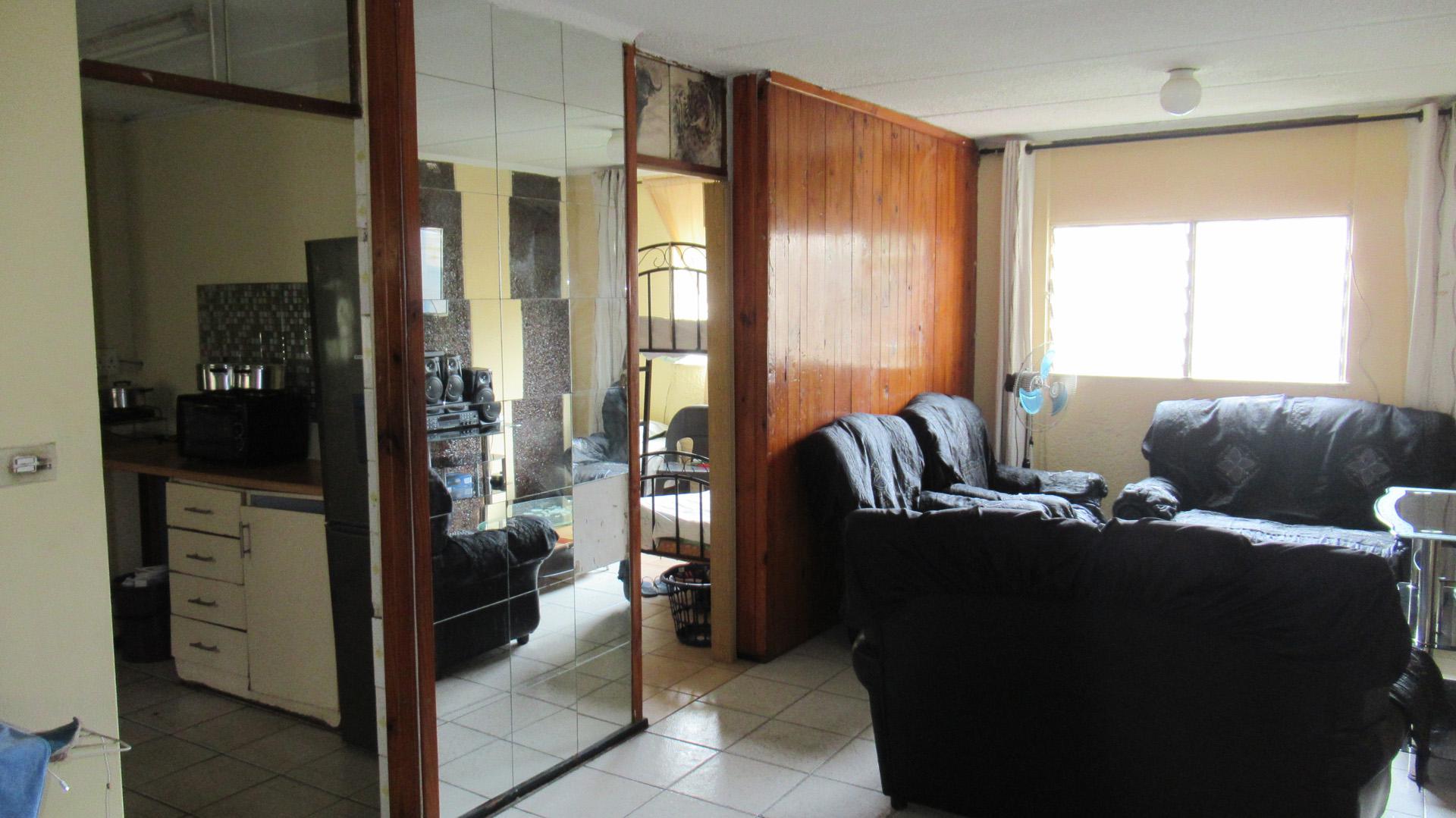 Dining Room - 13 square meters of property in Sea View 