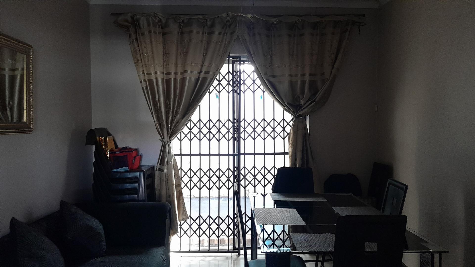 Dining Room - 12 square meters of property in Shallcross 