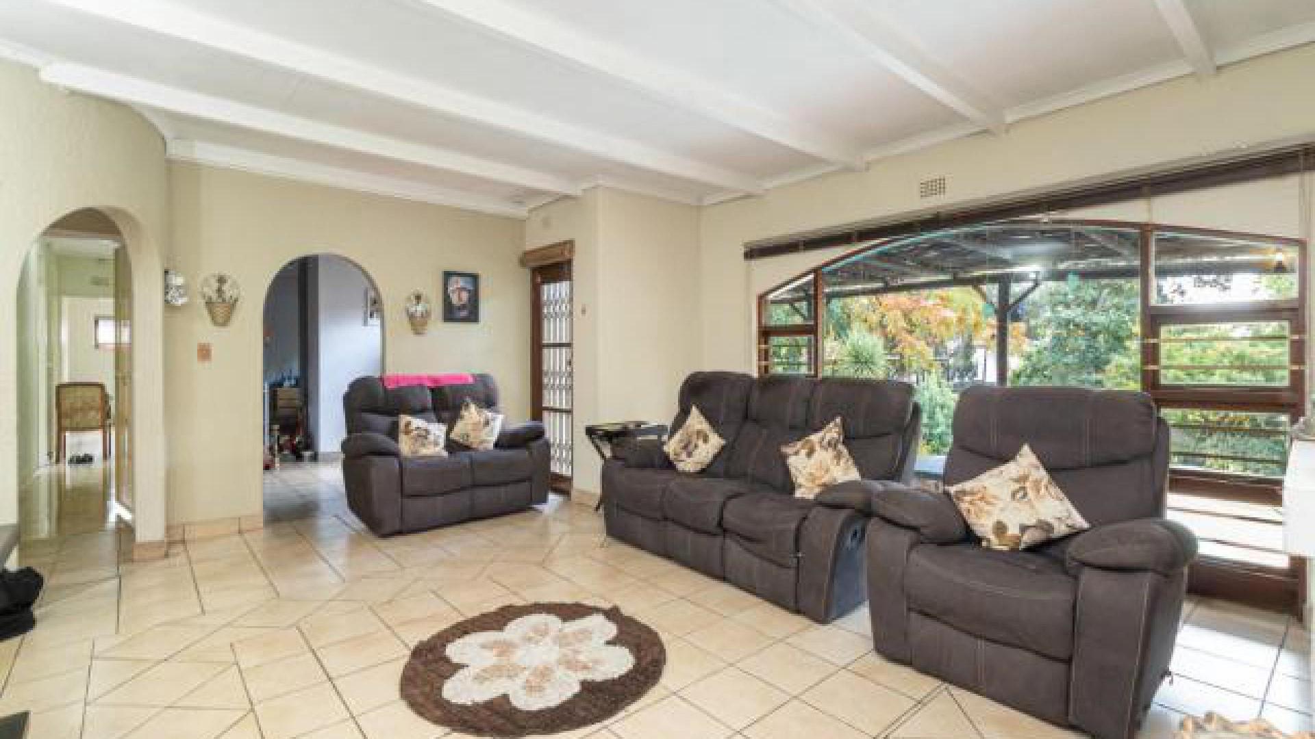 Lounges - 36 square meters of property in Randpark Ridge