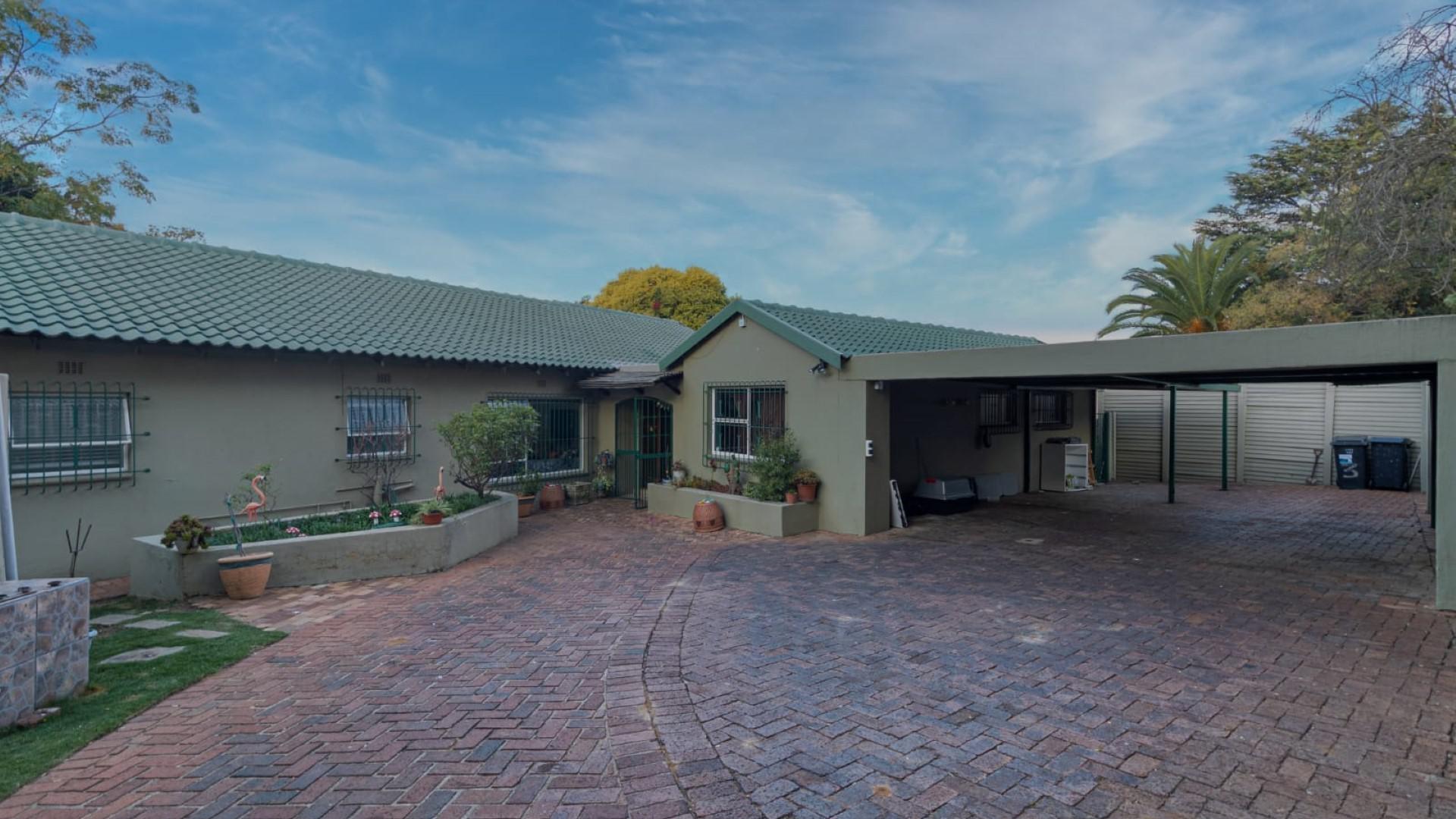 Front View of property in Randpark Ridge