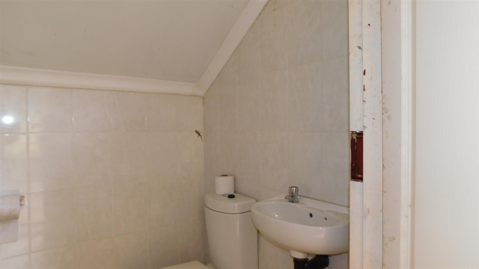 Staff Bathroom - 3 square meters of property in Montana Tuine