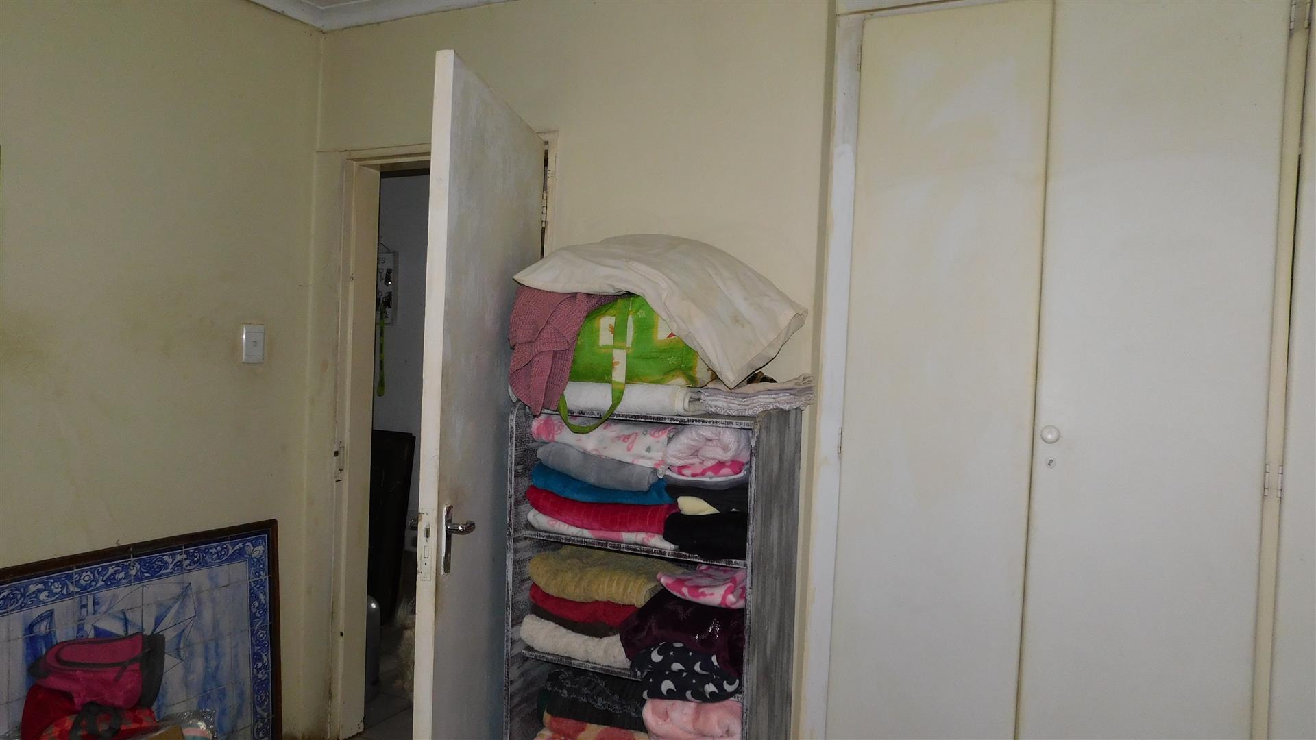 Main Bedroom - 19 square meters of property in Montana Tuine