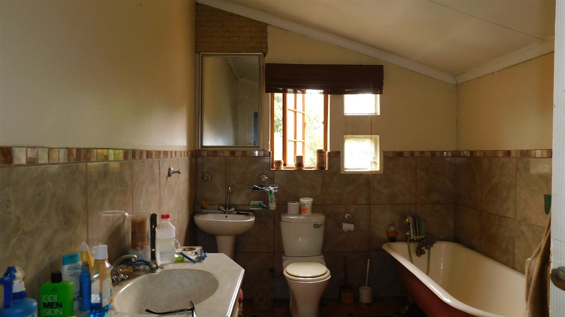 Bathroom 2 - 11 square meters of property in Montana Tuine
