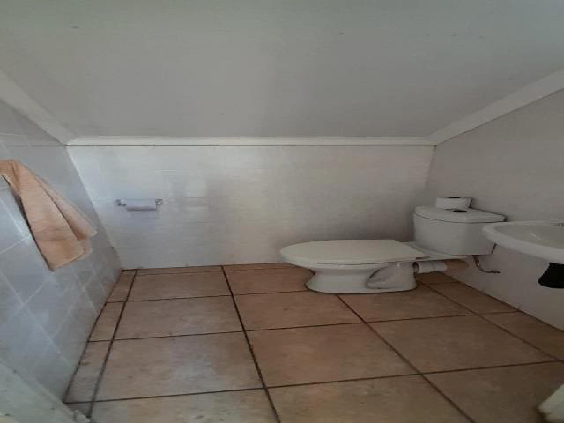 Staff Bathroom - 3 square meters of property in Montana Tuine