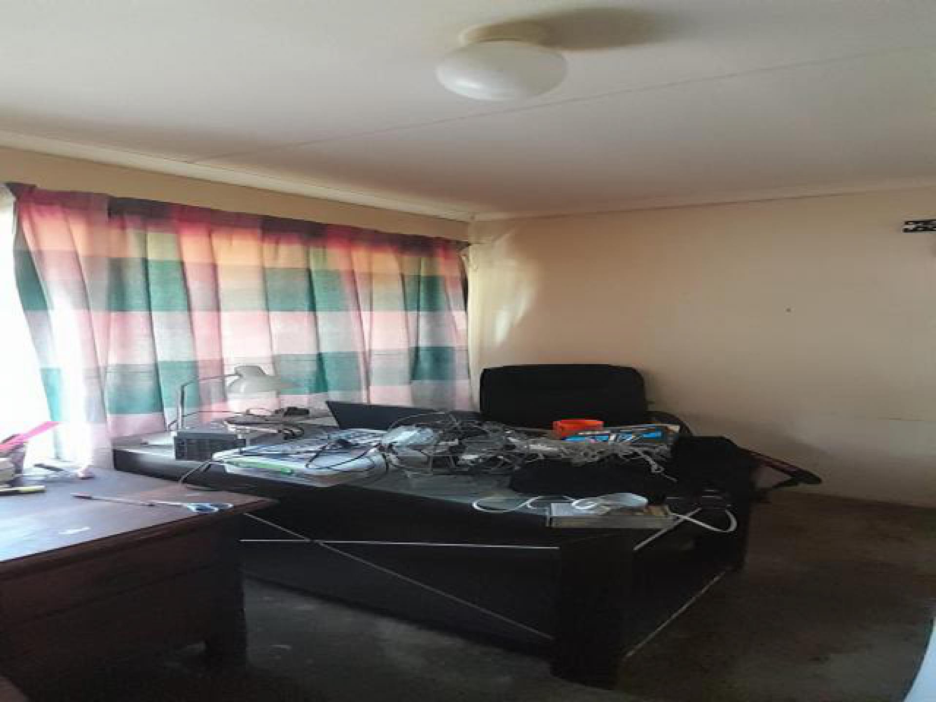 Rooms - 33 square meters of property in Montana Tuine