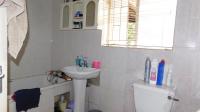 Bathroom 1 - 7 square meters of property in Montana Tuine