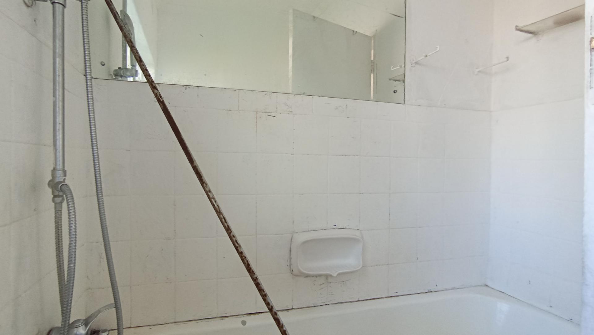 Main Bathroom - 5 square meters of property in Eastleigh