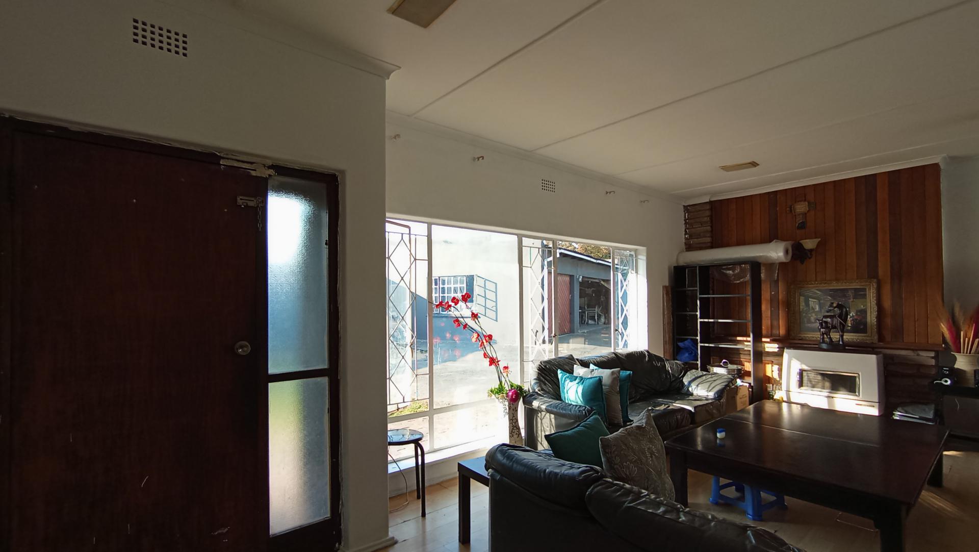 Lounges - 20 square meters of property in Eastleigh