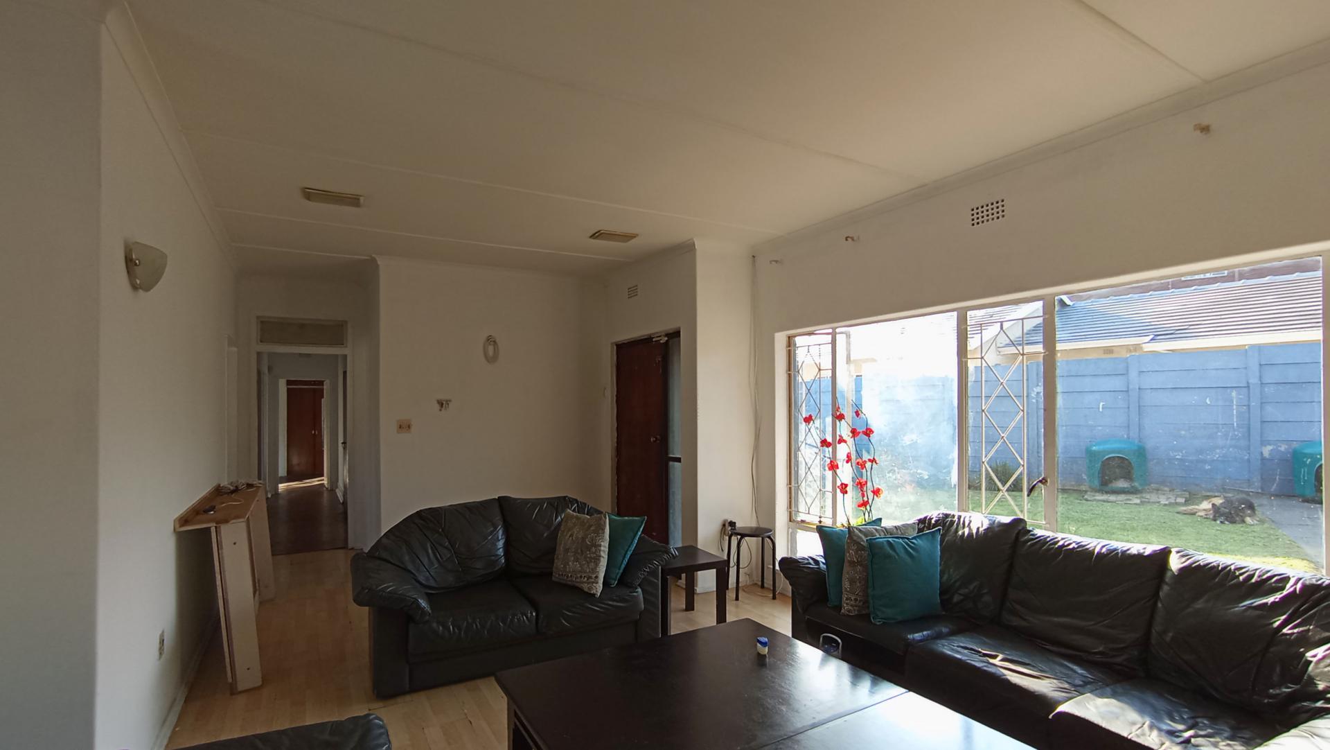 Lounges - 20 square meters of property in Eastleigh
