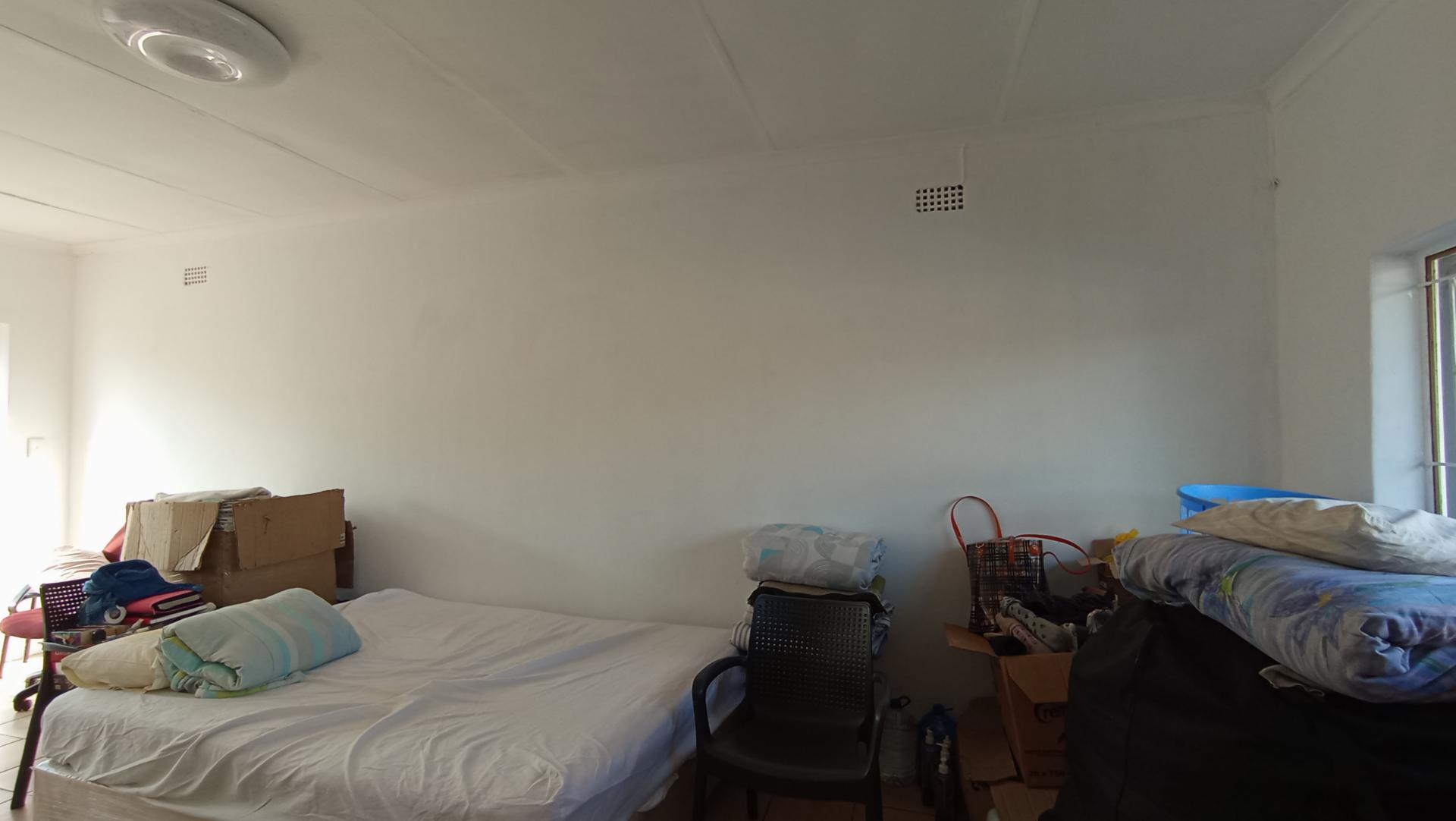 Bed Room 1 - 37 square meters of property in Eastleigh