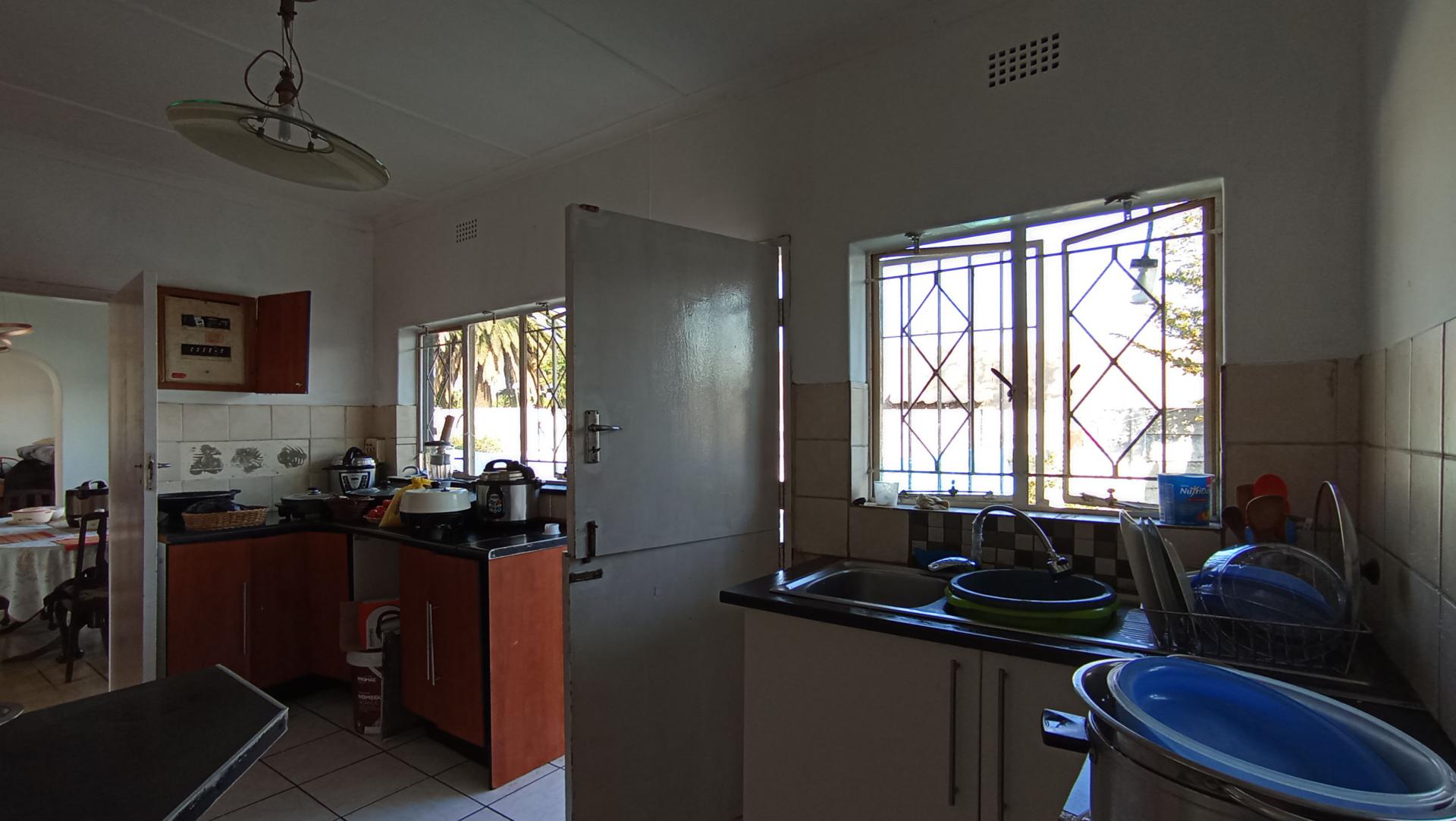 Kitchen - 18 square meters of property in Eastleigh