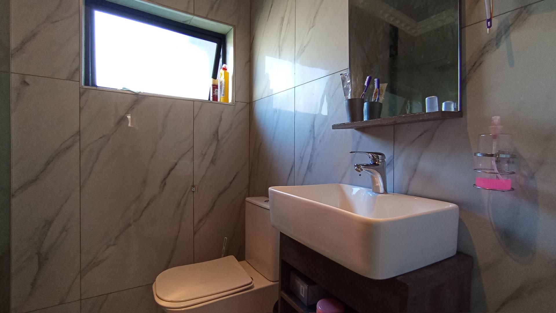 Bathroom 1 - 8 square meters of property in Eastleigh