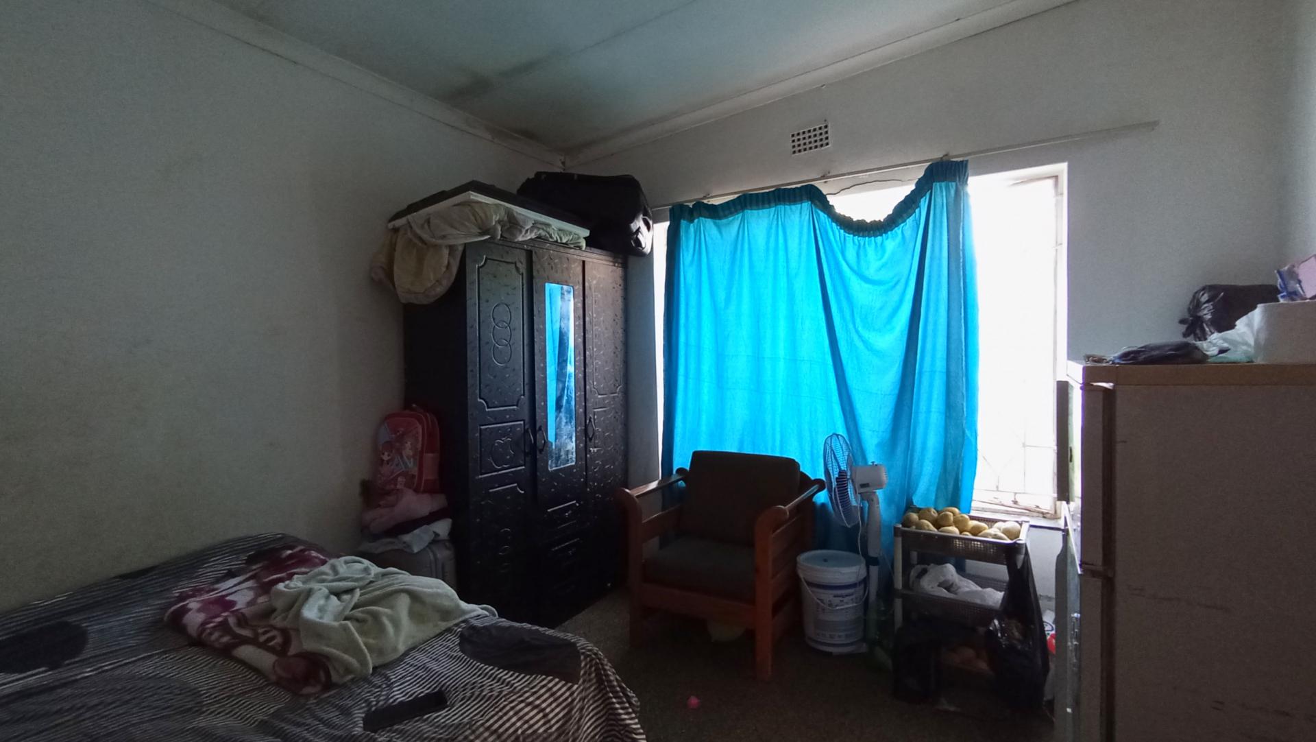 Bed Room 1 - 37 square meters of property in Eastleigh