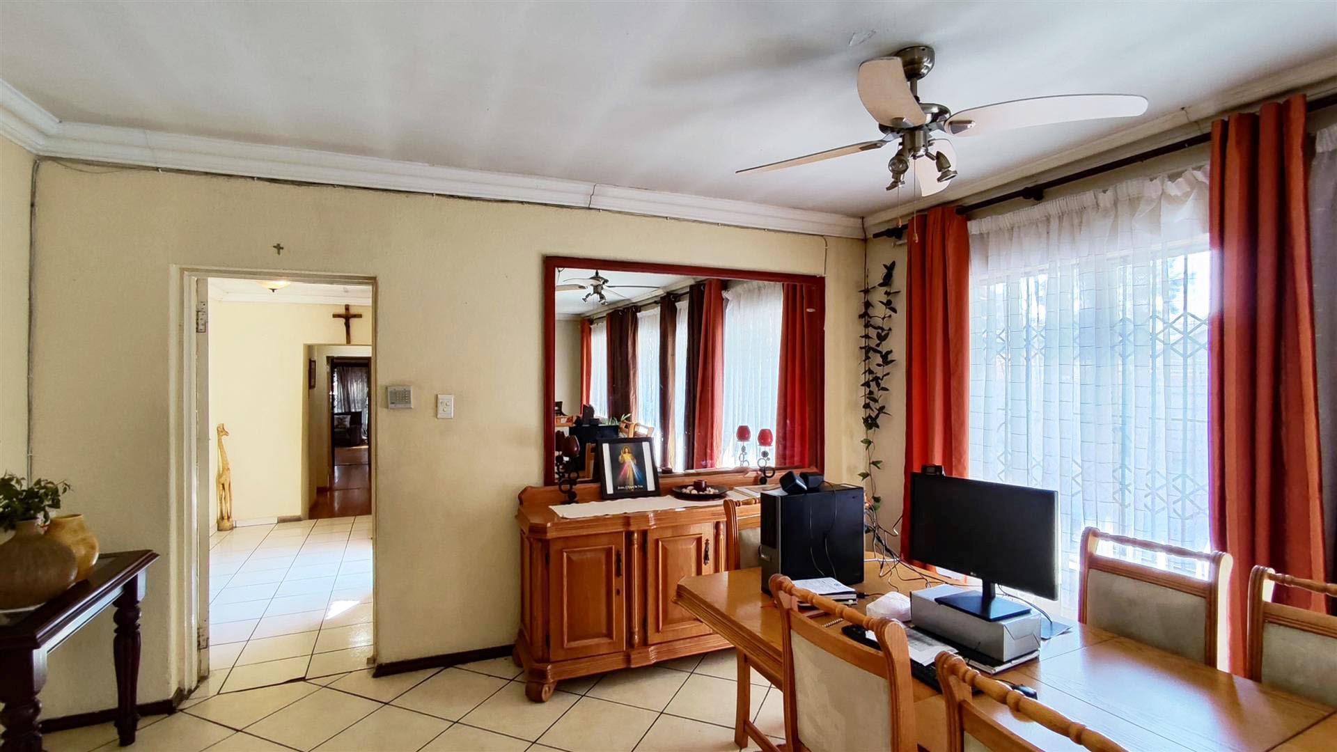 Dining Room - 19 square meters of property in Albertsdal