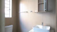 Main Bathroom - 3 square meters of property in Andeon