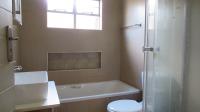 Bathroom 1 - 5 square meters of property in Andeon