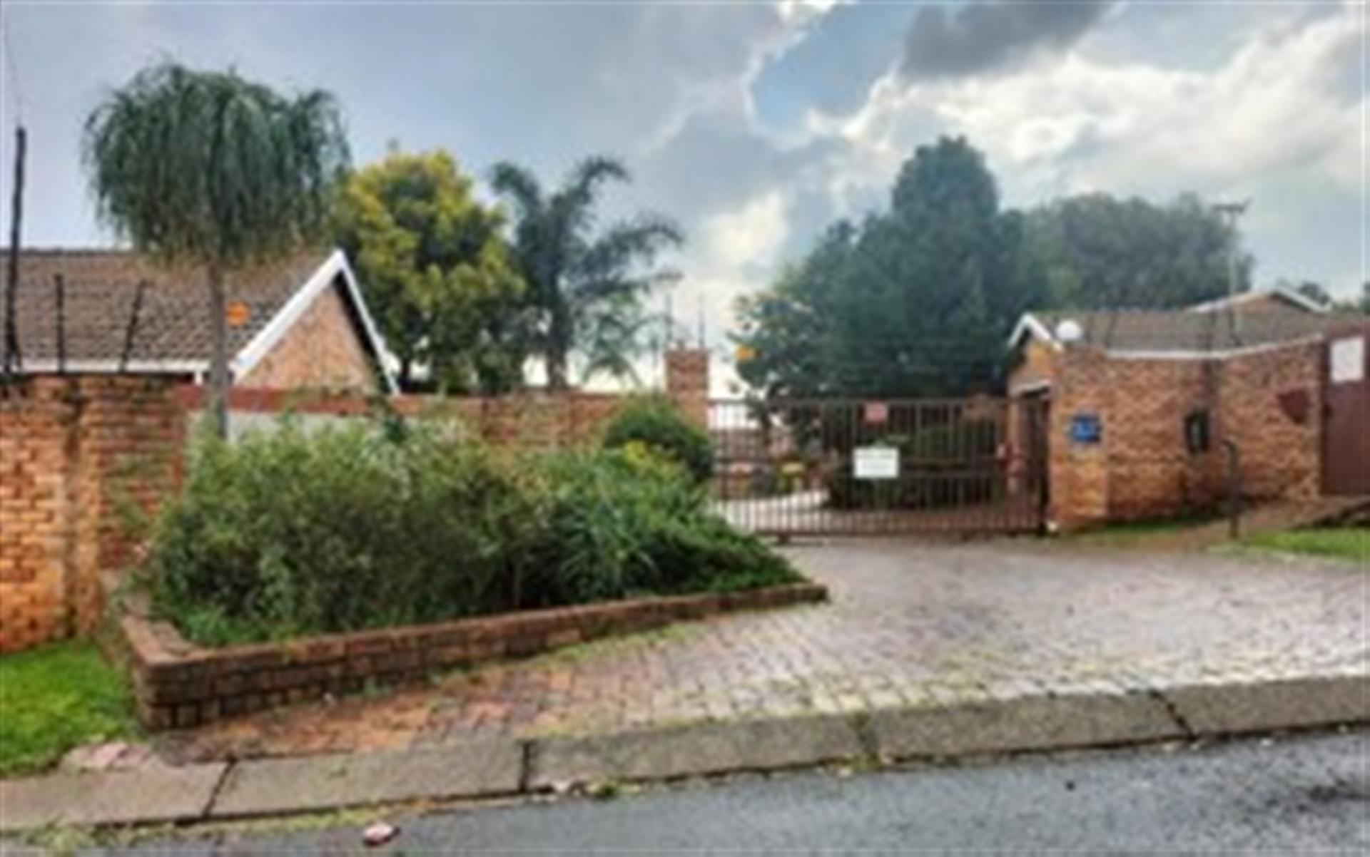 Front View of property in Strubensvallei