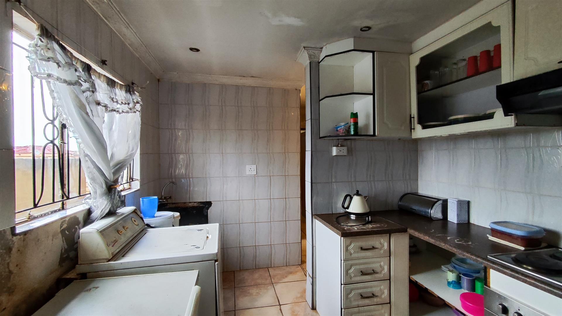 Kitchen - 11 square meters of property in Roodekop