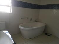 Main Bathroom of property in Aerorand - MP