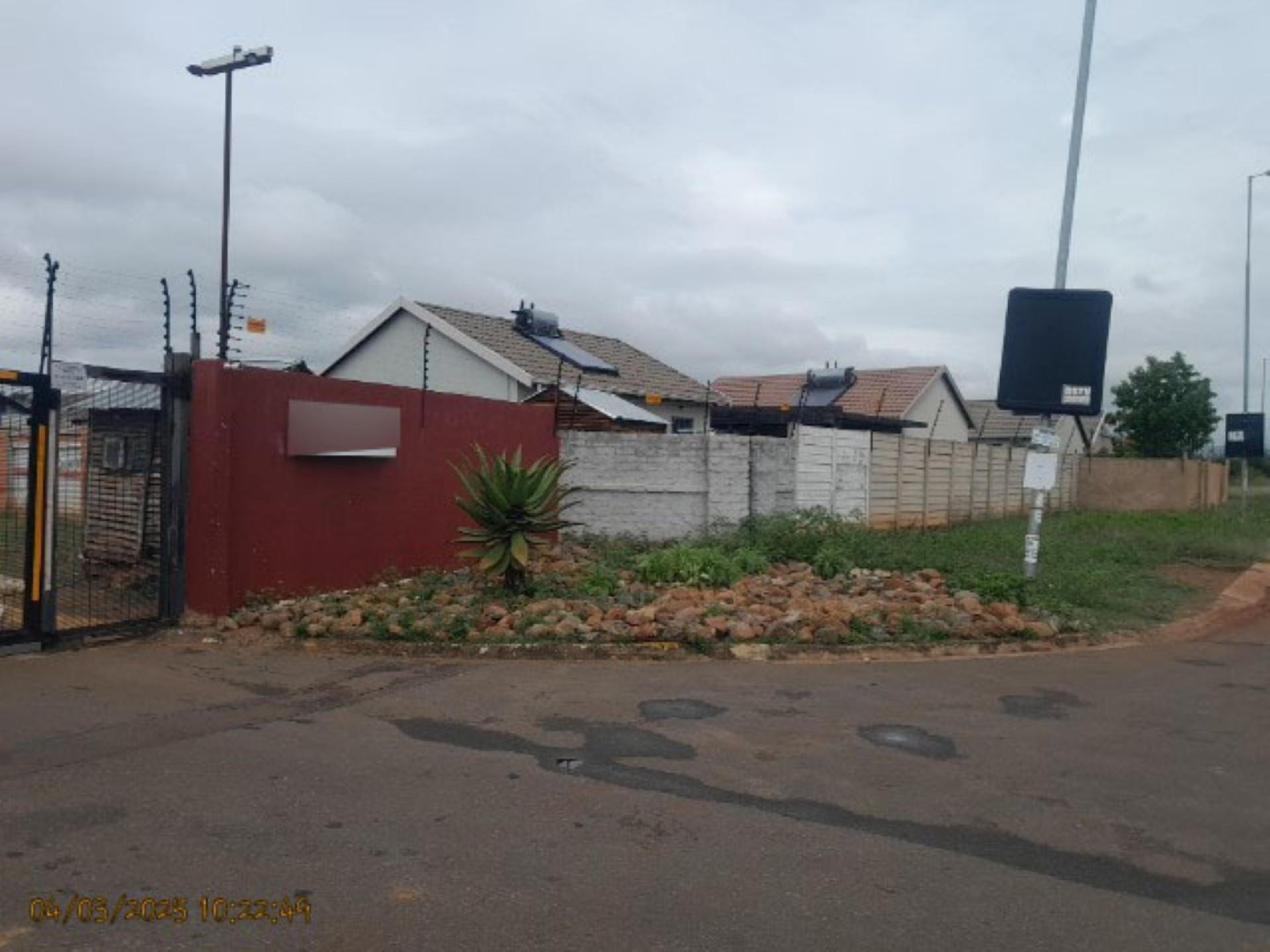 Front View of property in Rosslyn