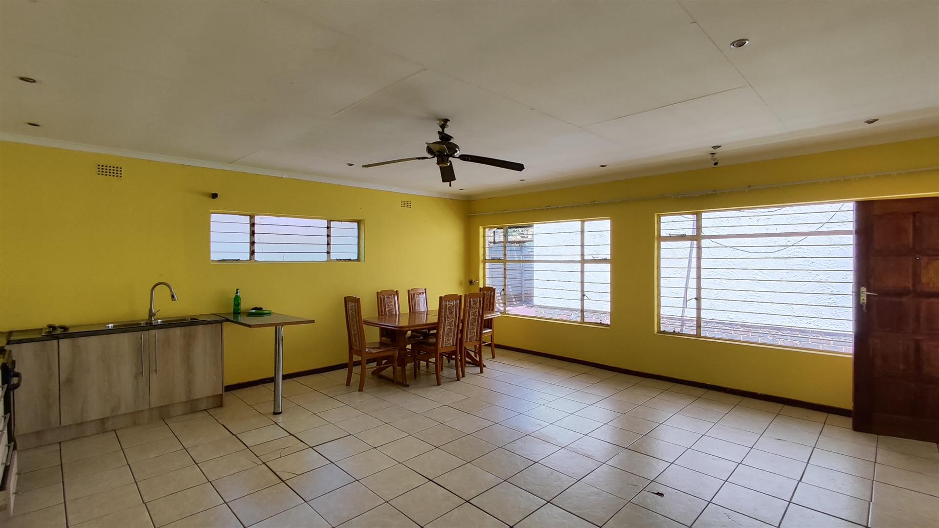 Flatlet - 85 square meters of property in Norkem park