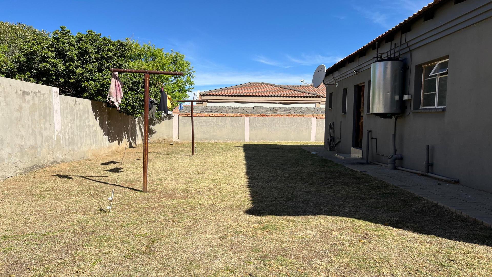 Backyard of property in Flamwood