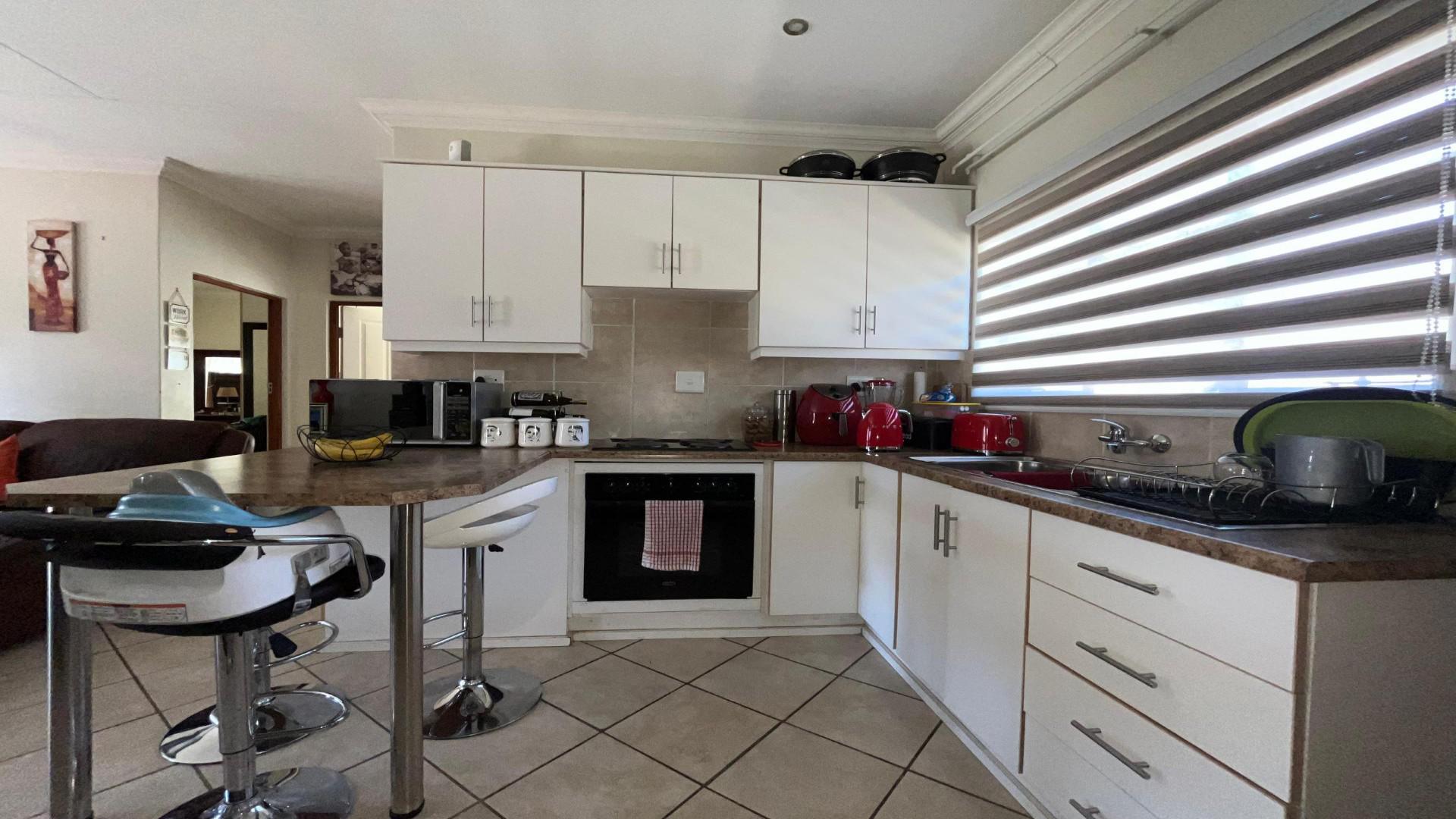 Kitchen of property in Flamwood