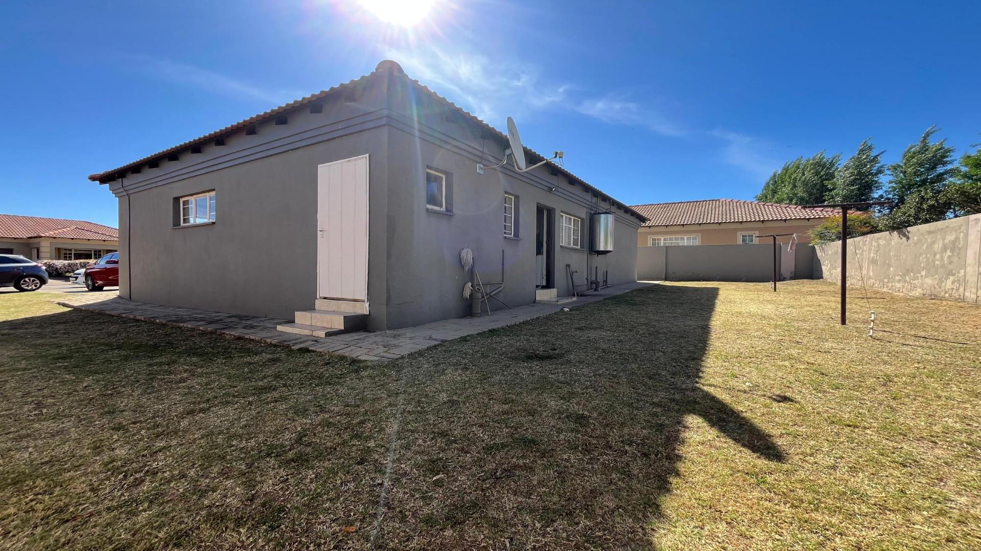 Front View of property in Flamwood