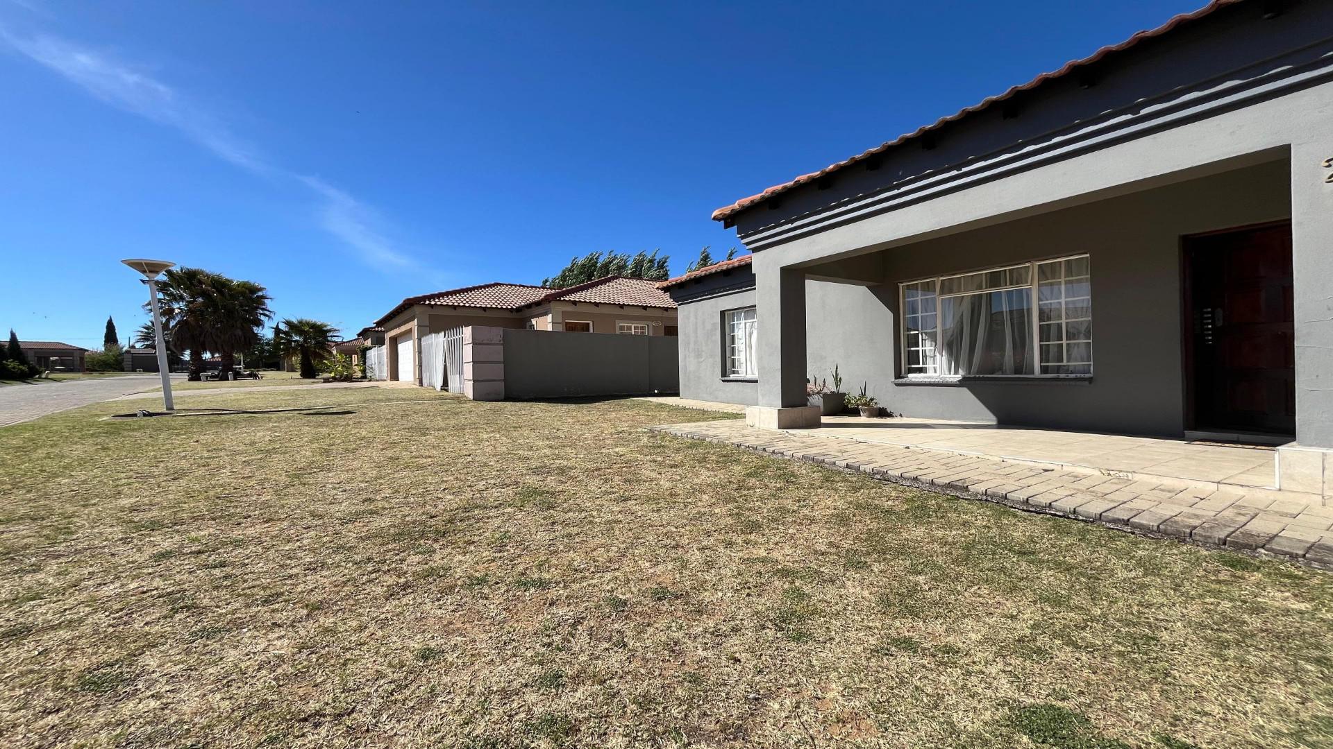 Front View of property in Flamwood